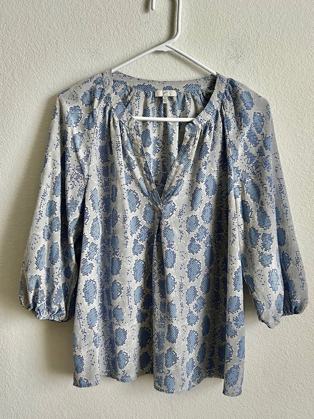 Joie 100% silk blouse, snakeskin print blue gray, v neck luxury size M top